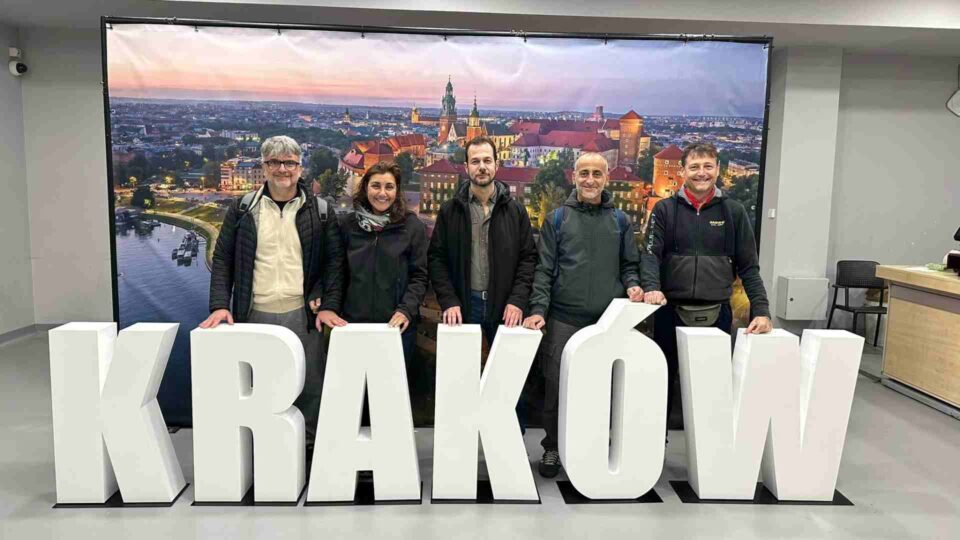 Atleti in posa con scritta "Cracovia"